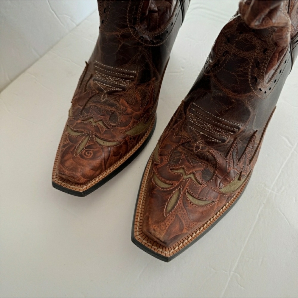 Ariat Dahlia Distressed Western Boots